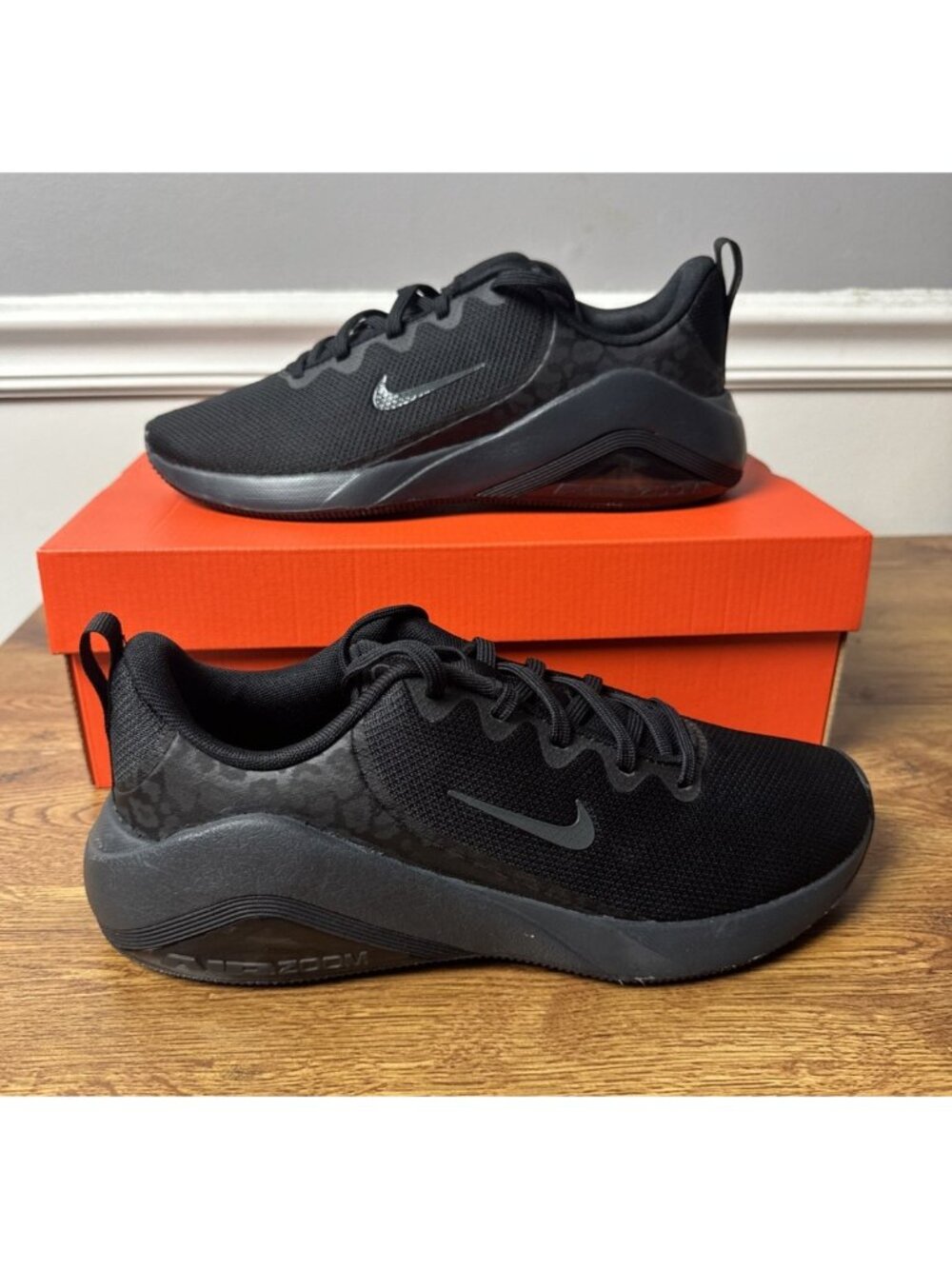 Nike Bella 7 FZ1689-002 Womens Size US 9 Workout Shoes Black Anthracite Sneakers